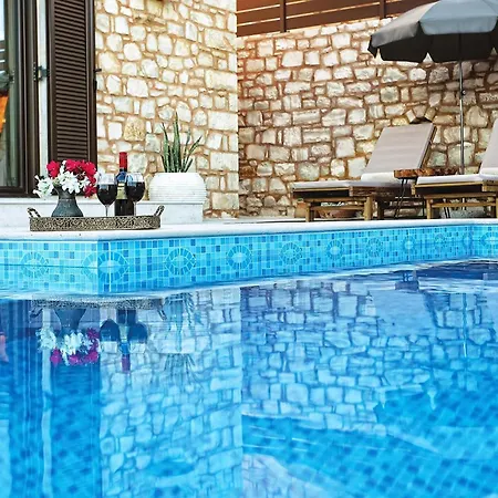 Holiday home Deluxe Lacasa 2 With Private Swimming Pool Roumeli