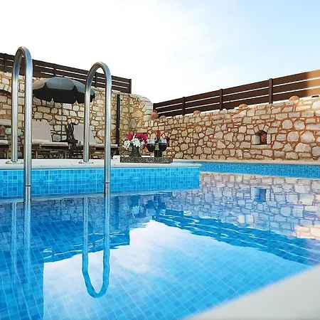 Deluxe Lacasa 2 With Private Swimming Pool Holiday home